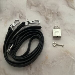 crossbody pebble handbag strap and lock key set